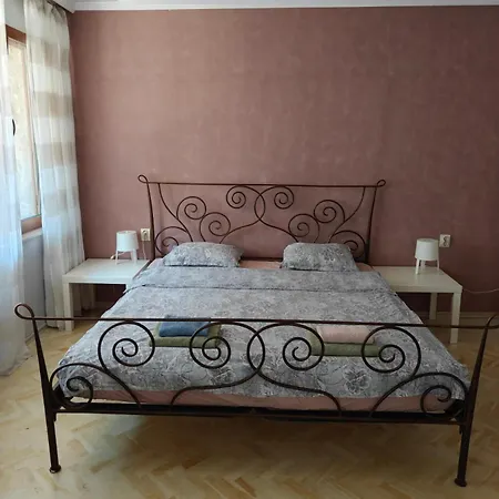 азарина Созопол